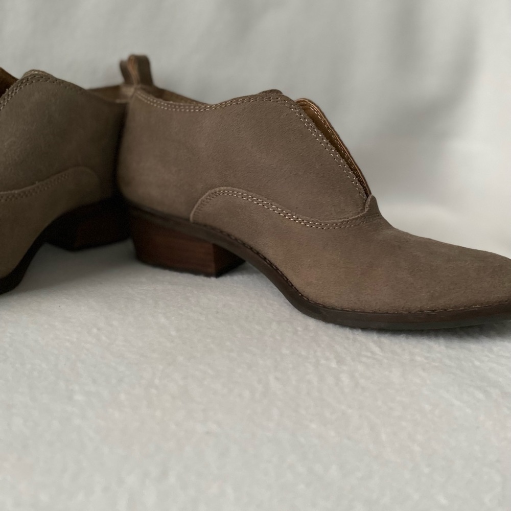 Lucky Brand Size 7.5M Leather Taupe Shoes - Picture 8 of 16